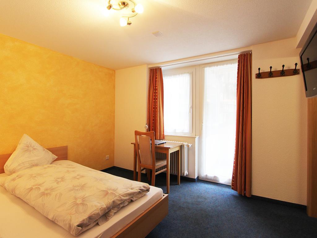 Hotel Monte-Moro Saas-Almagell Szoba fotó