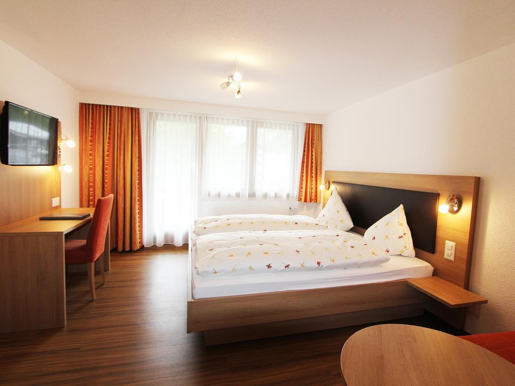 Hotel Monte-Moro Saas-Almagell Szoba fotó