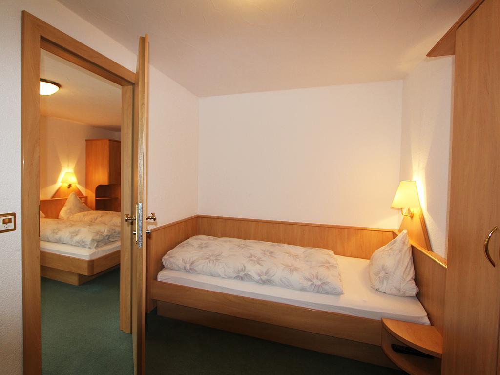 Hotel Monte-Moro Saas-Almagell Szoba fotó