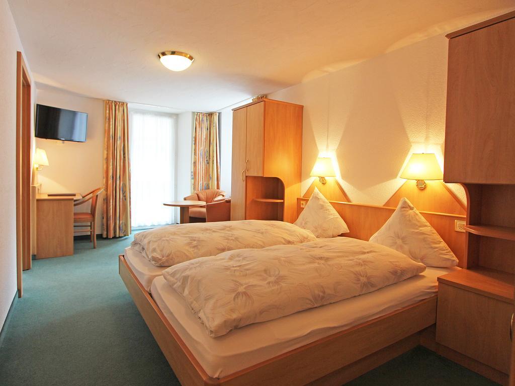 Hotel Monte-Moro Saas-Almagell Szoba fotó