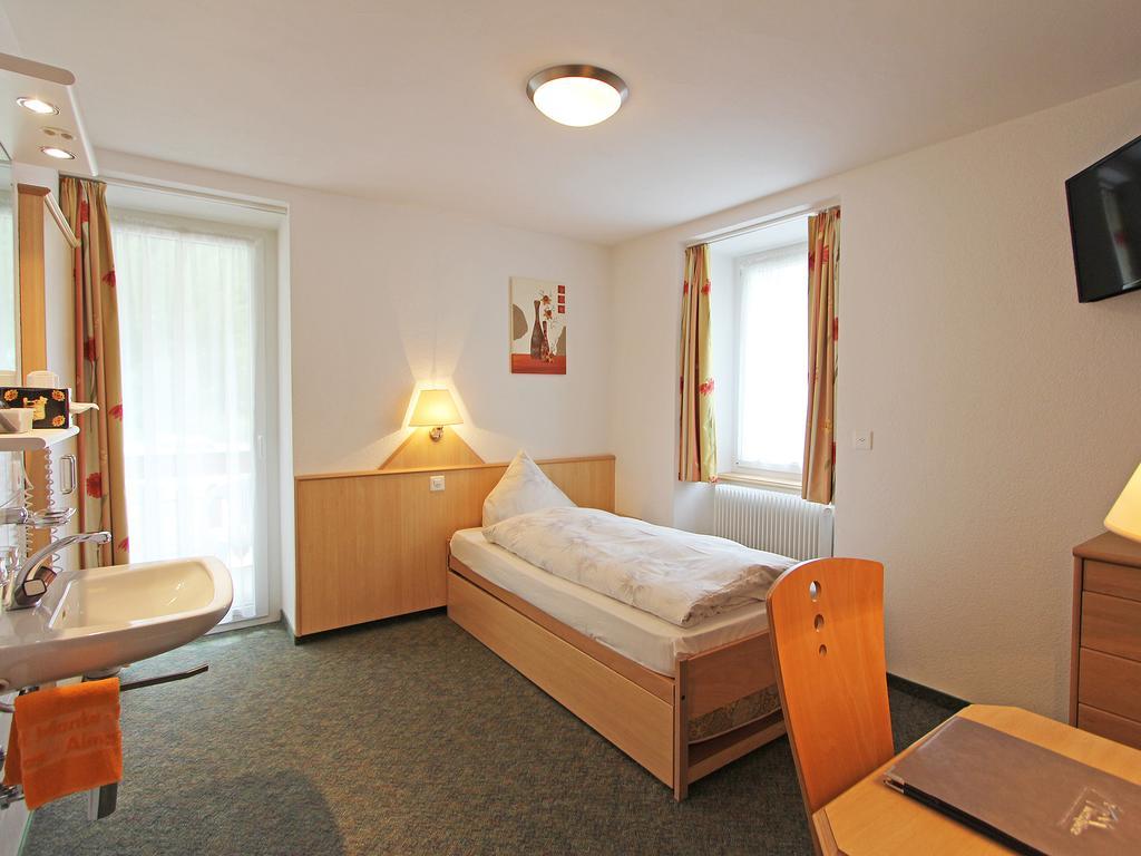 Hotel Monte-Moro Saas-Almagell Szoba fotó